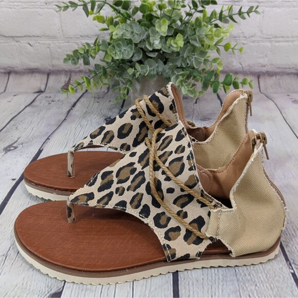 NWOT Leopard Print Zip Back Thong Boho Sandals - Picture 3 of 6